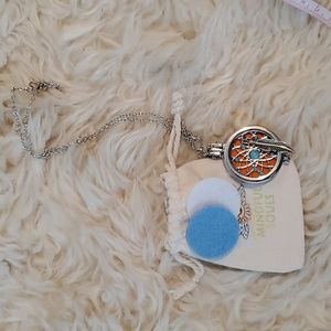 NWOT Mindful Souls essential oil necklace